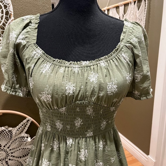 Heperus Green Floral Smocked Puff Sleeve Mini Dress – Size M - Picture 4 of 13